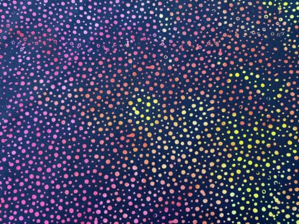 Patchwork stof - lilla med farverige prikker