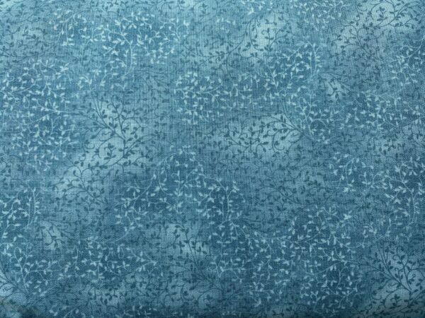 Patchwork stof - blå med bladmønster