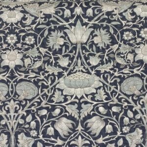 Patchwork stof - William Morris - blågrå med lyse blomster