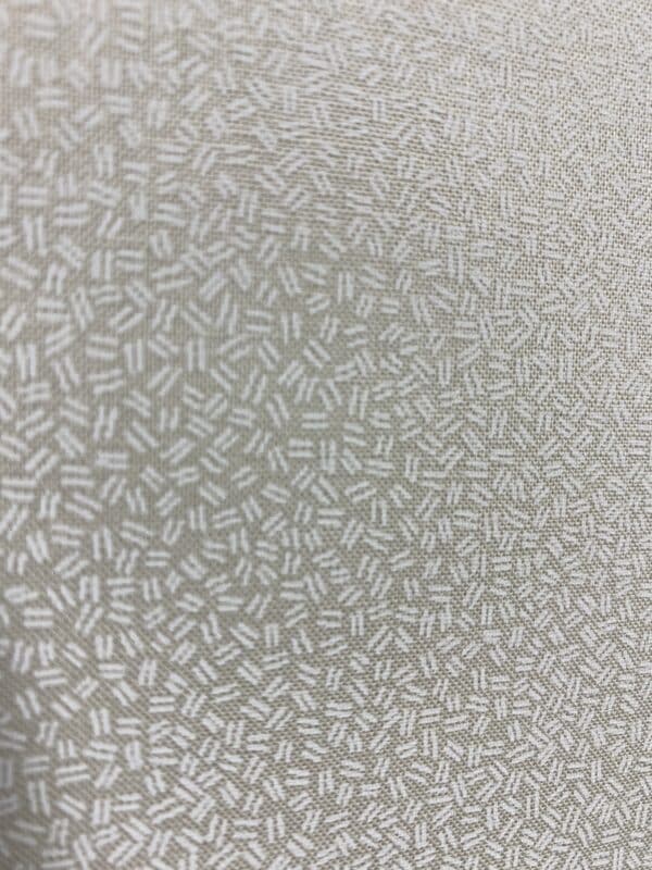 Patchwork stof - grå med små hvide streger