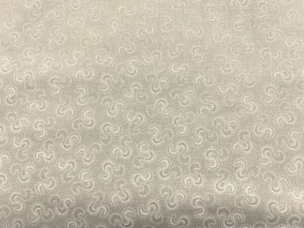Patchwork stof - grå med omega mønster