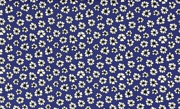 Patchwork stof - blå med sort og hvide blomster