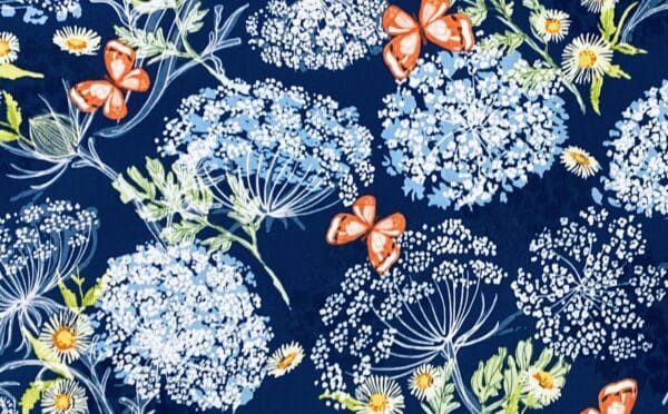 Patchwork stof - blå baggrund med hvide blomster og røde sommerfugle