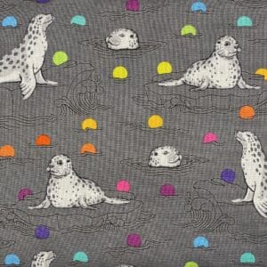 Patchwork stof - Grå med sæler og multifarvede prikker - bolde